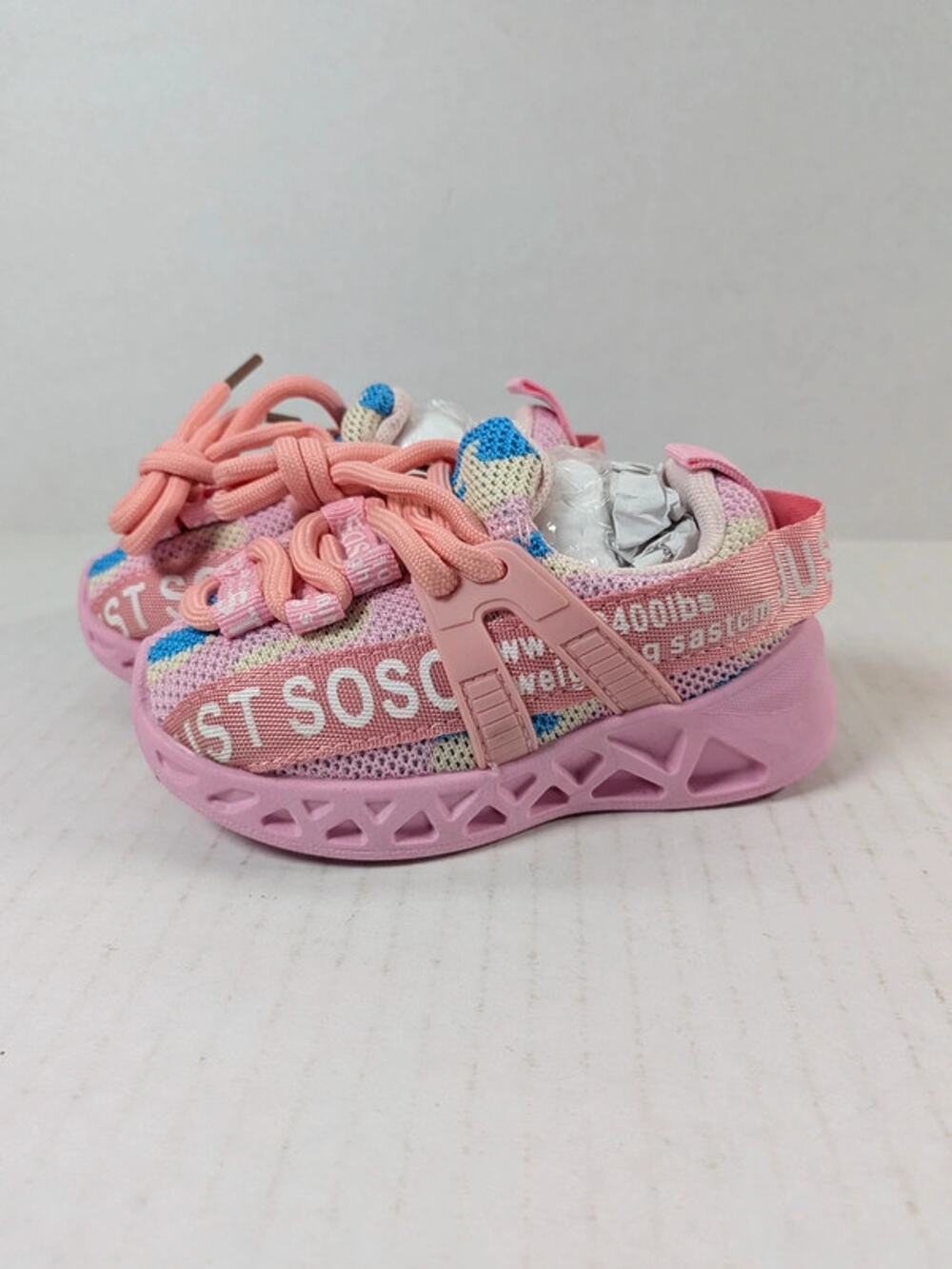 New kids pink sneakers size 22EU (size 6)